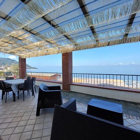 Waikiki Beach Apartments Santa Maria di Castellabate Luaran gambar