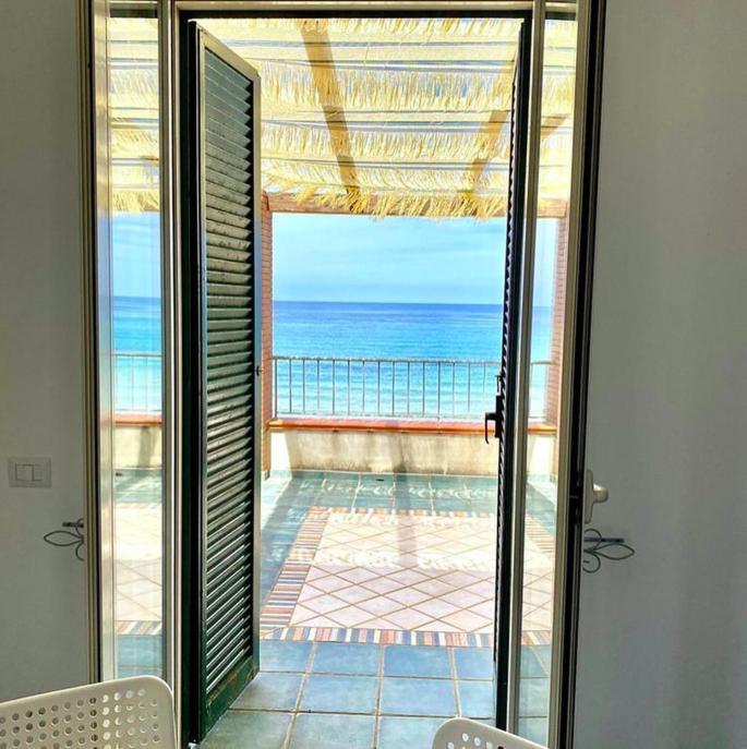 Waikiki Beach Apartments Santa Maria di Castellabate Luaran gambar