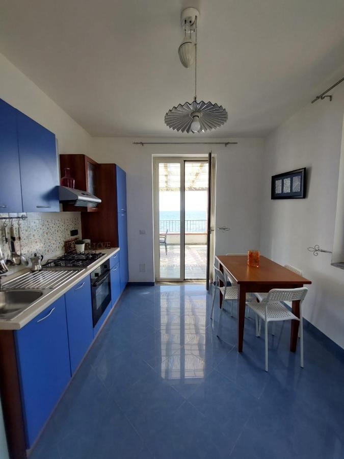 Waikiki Beach Apartments Santa Maria di Castellabate Luaran gambar