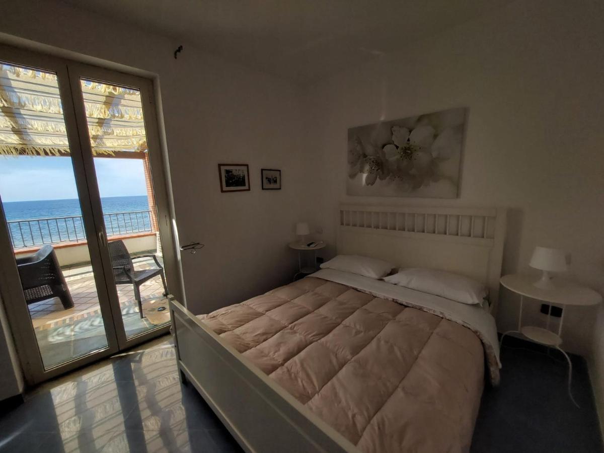 Waikiki Beach Apartments Santa Maria di Castellabate Luaran gambar