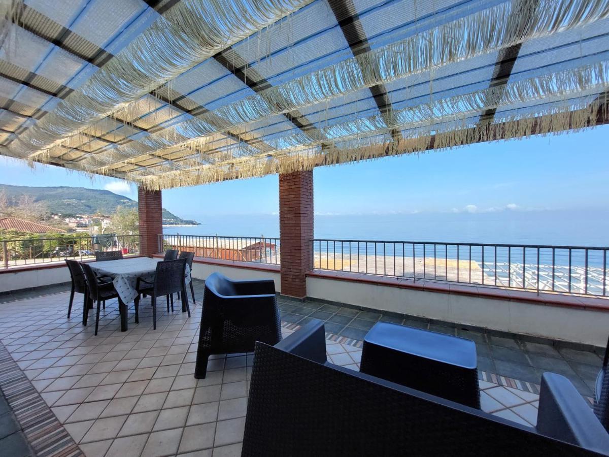 Waikiki Beach Apartments Santa Maria di Castellabate Luaran gambar